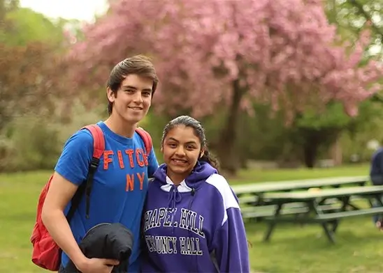 amigos en un parque de canada