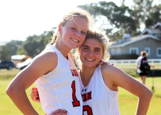 chicas disfrutando del año escolar en canada