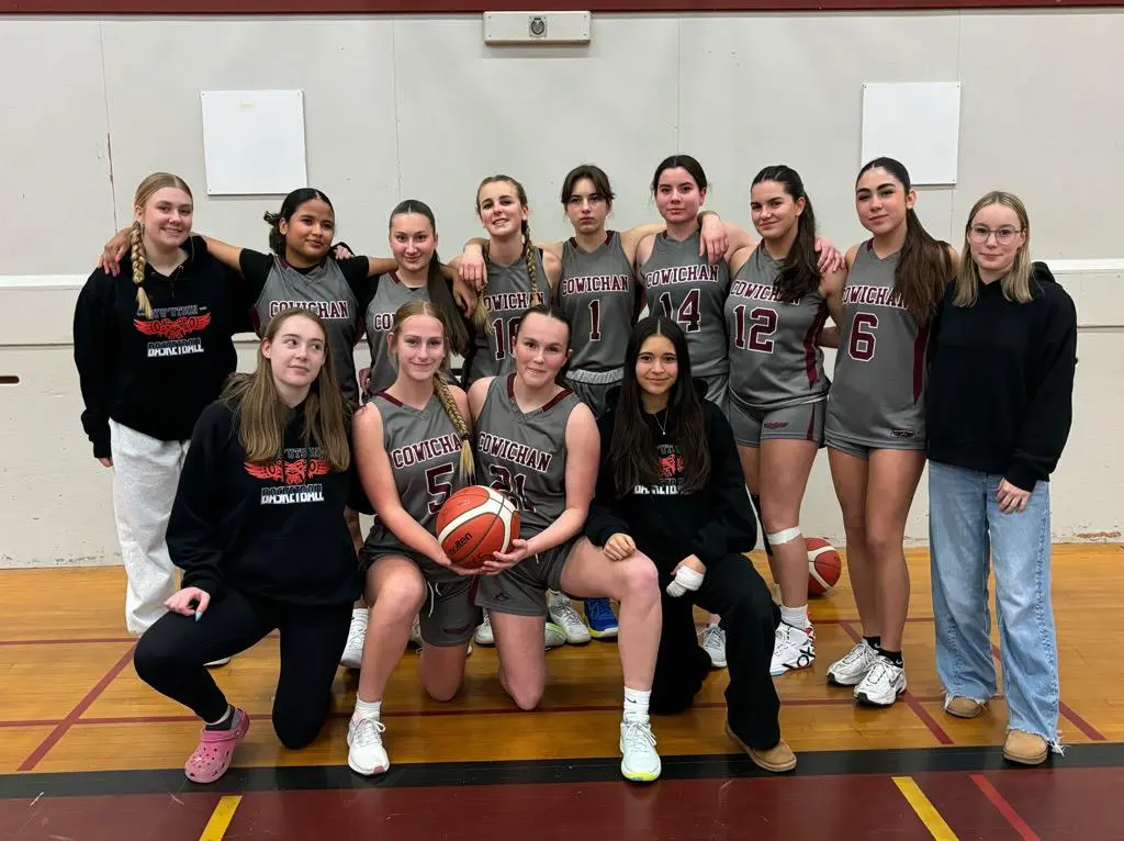 chicas jugando baloncesto bachillerato en canada