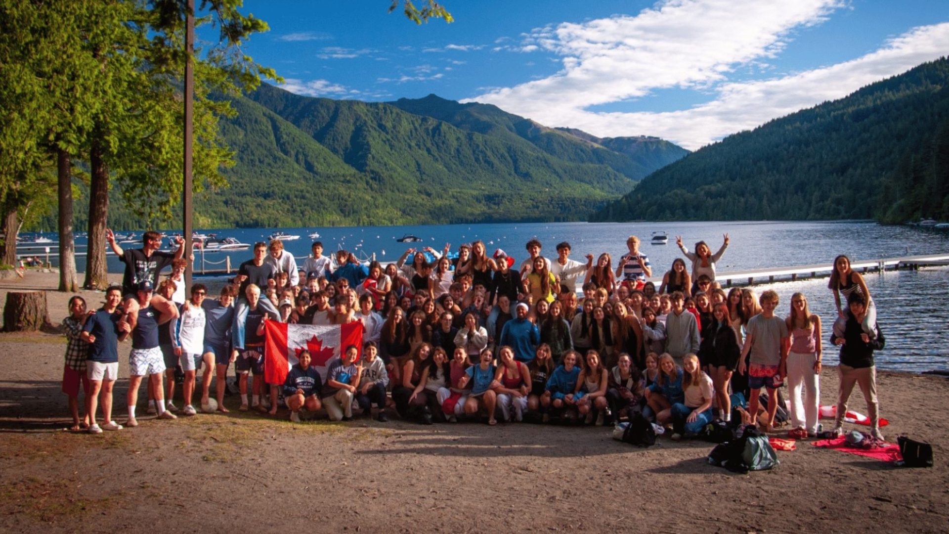 estudiantes en grupo al viajar a Canadá